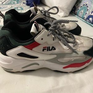 Women’s Fila tracer sneakers size 7.5